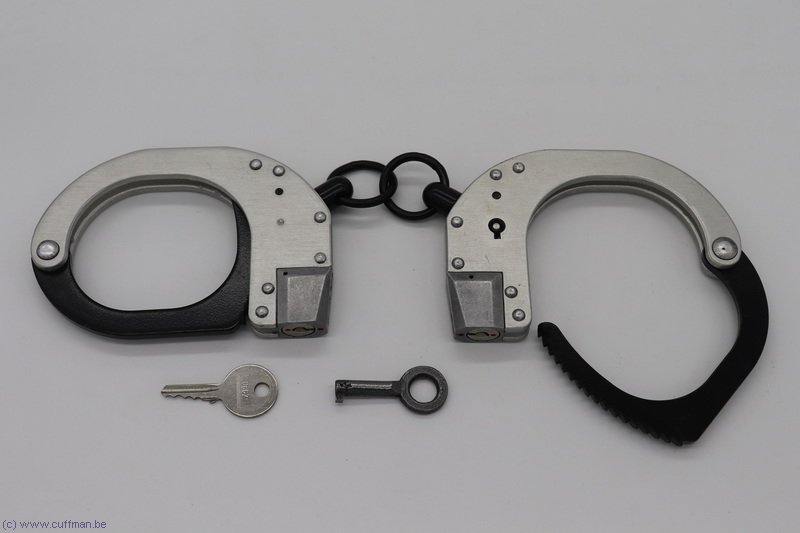 Handcuffs C-He | Cuffman's Collection